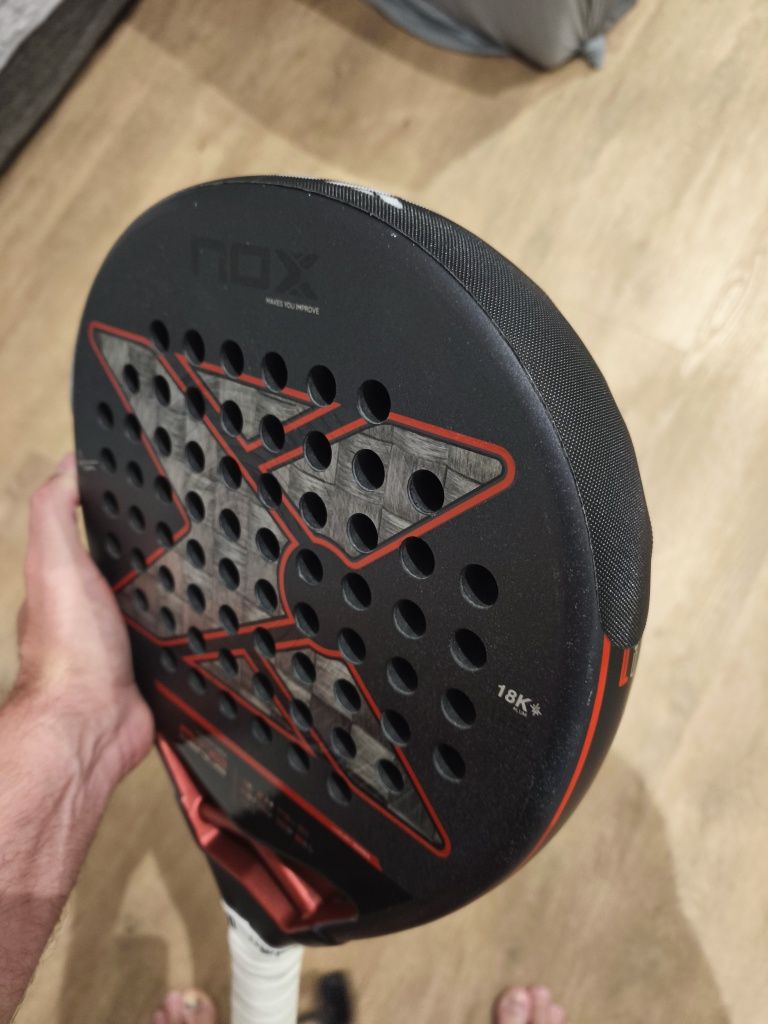 Raquete de padel NOX AT10 18K 2025