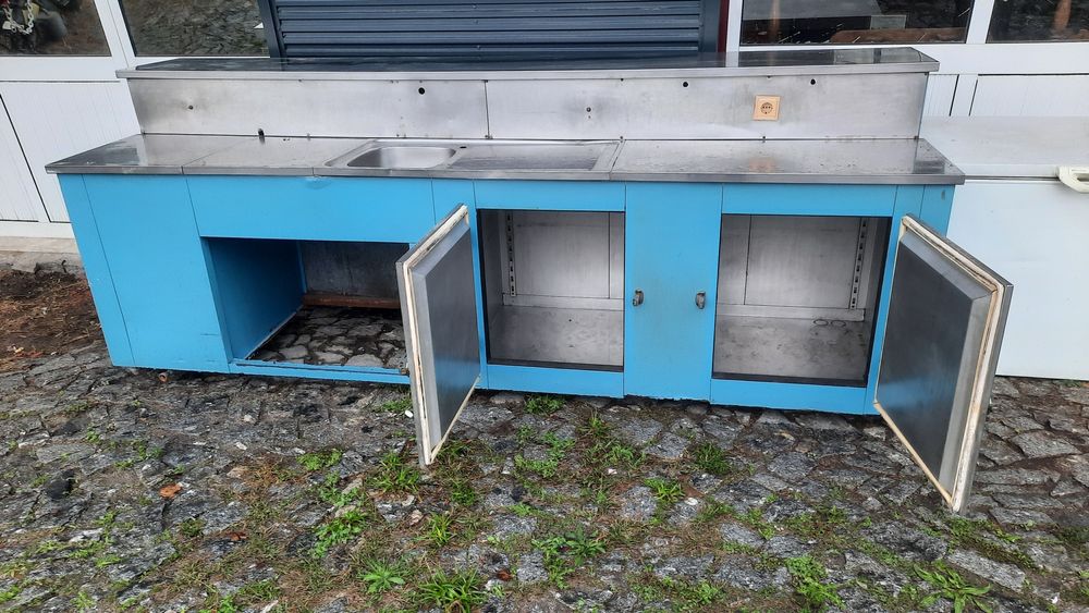 Balcão inox com banca. 3.05m em inox. Bom estado