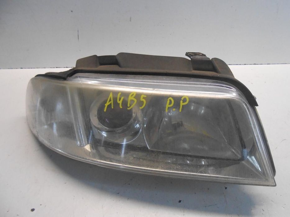 LAMPA PRAWA PRZEDNIA PRZÓD AUDI A4 B5 8D0941004AK 89300381 #
