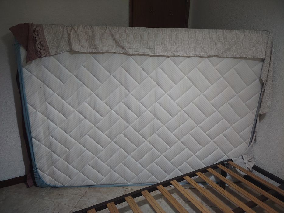 Cama de casal com colchão