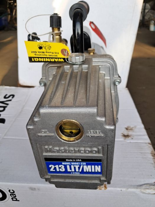 Вакуумний насос  новий