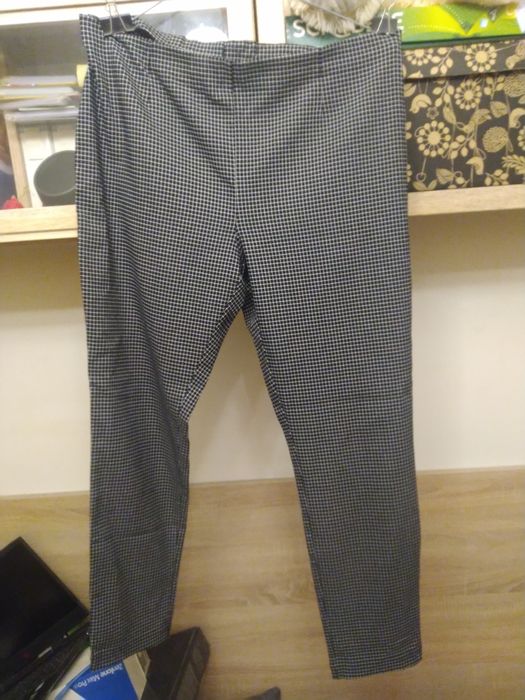 Leginsy w kratę new look
