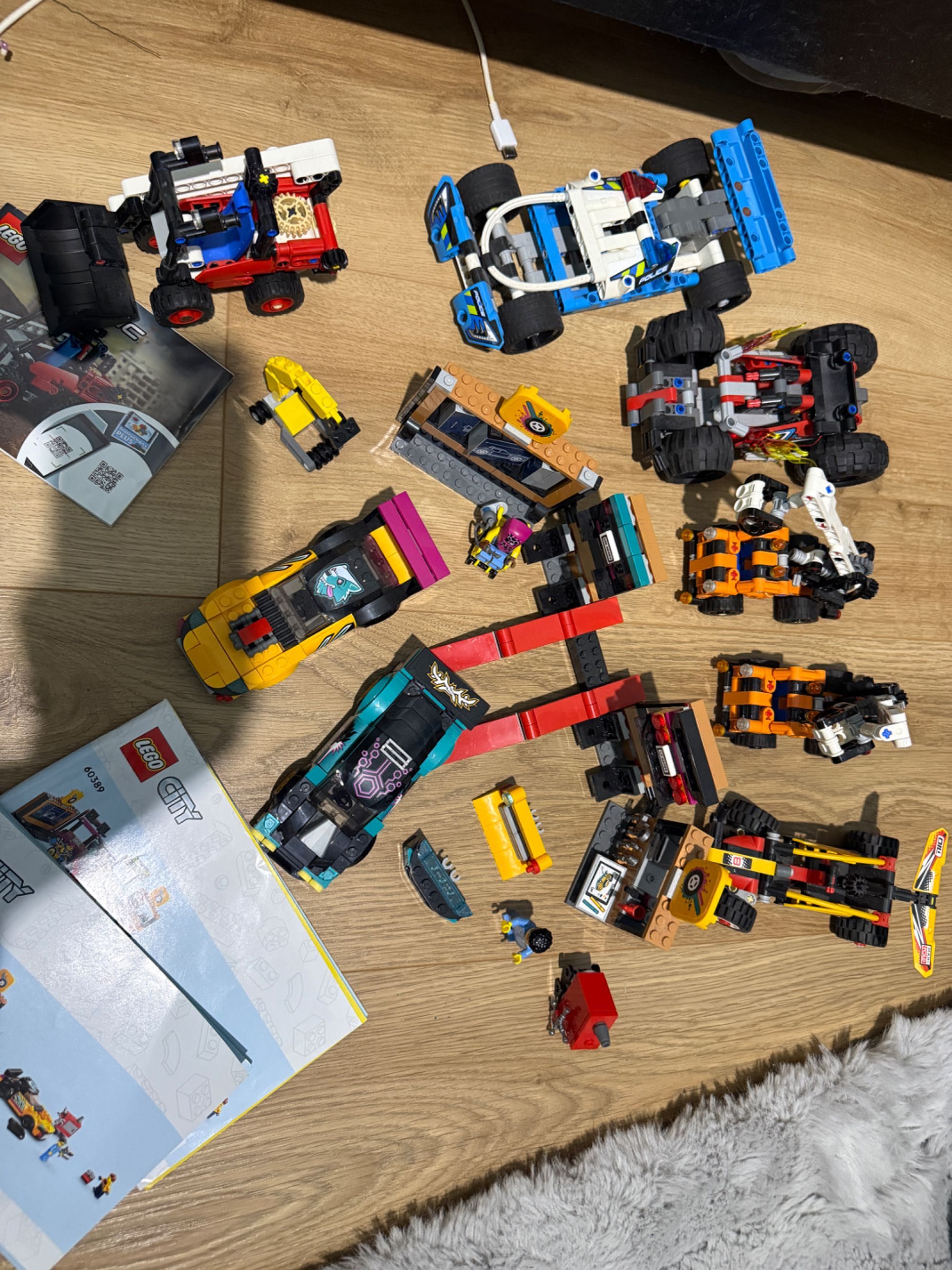 Lego mechanik z instrukcją plus 6 autek technic