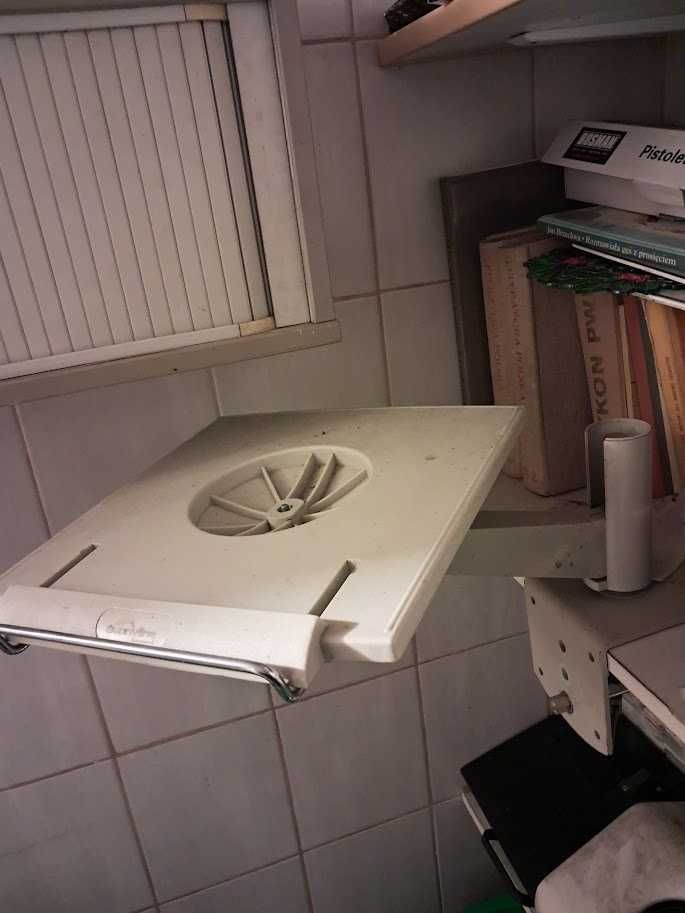 wyciąg pod monitor mobilny na ramieniu