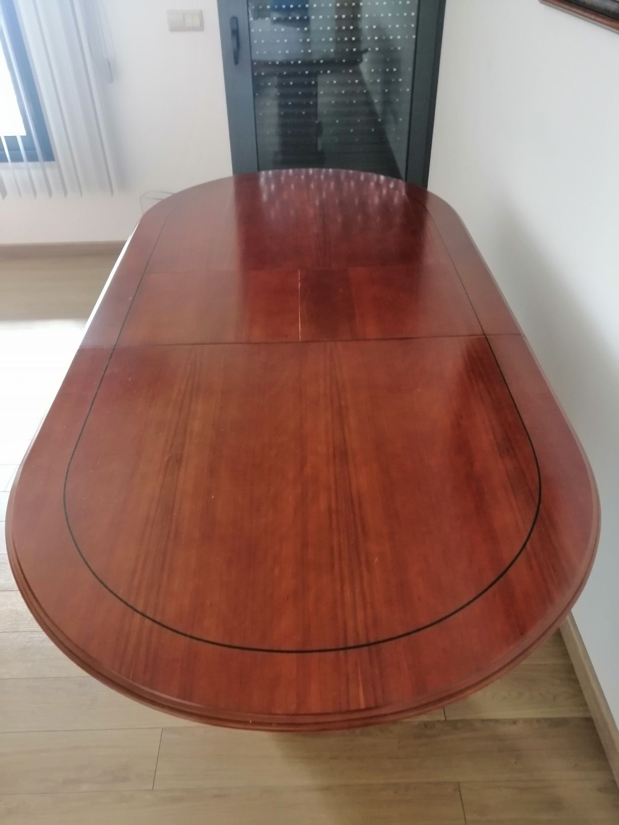 Mesa de jantar em Cerejeira com 1,65 X 1 extensível até 2 m