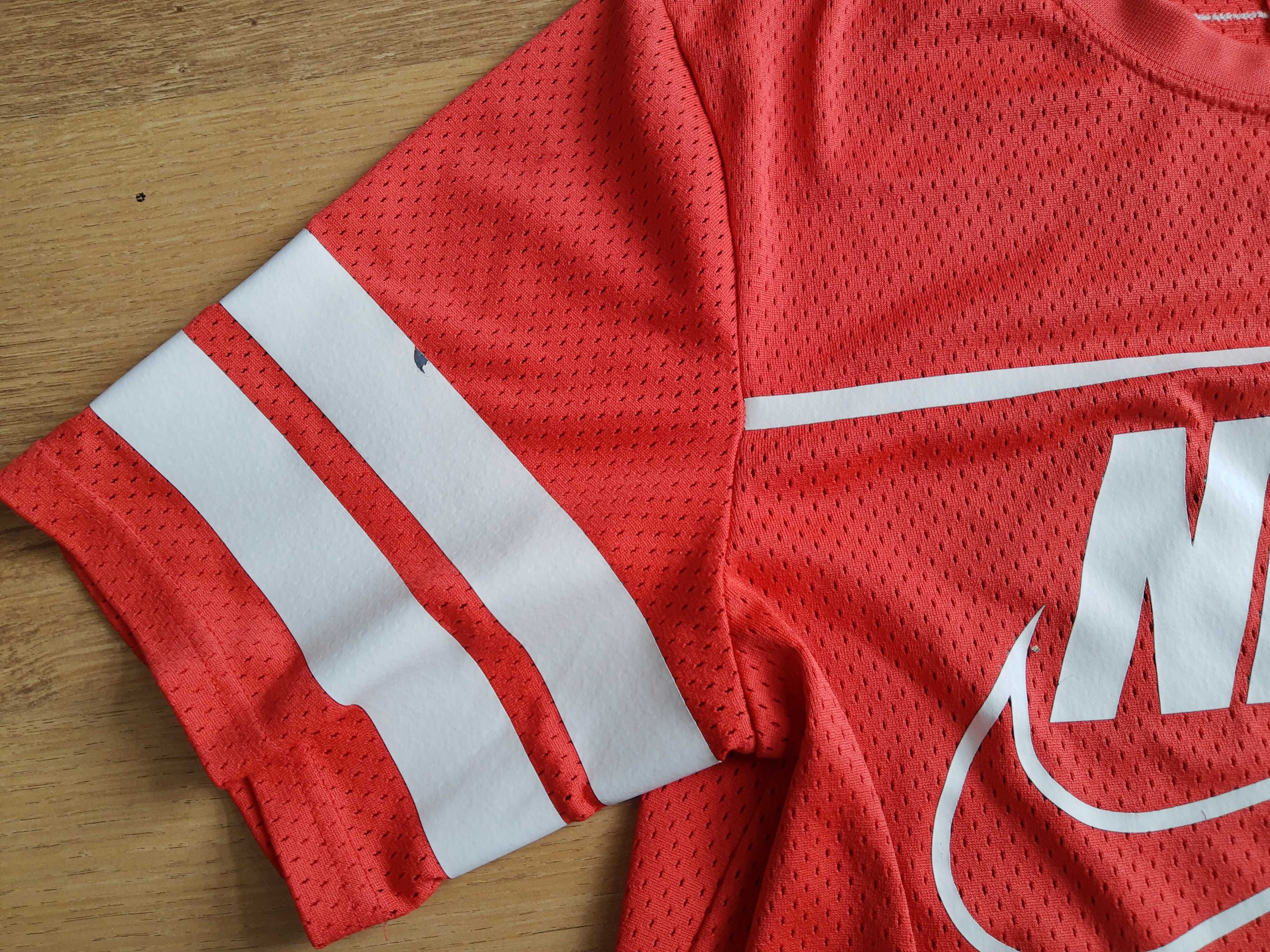 Czerwona koszulka Nike