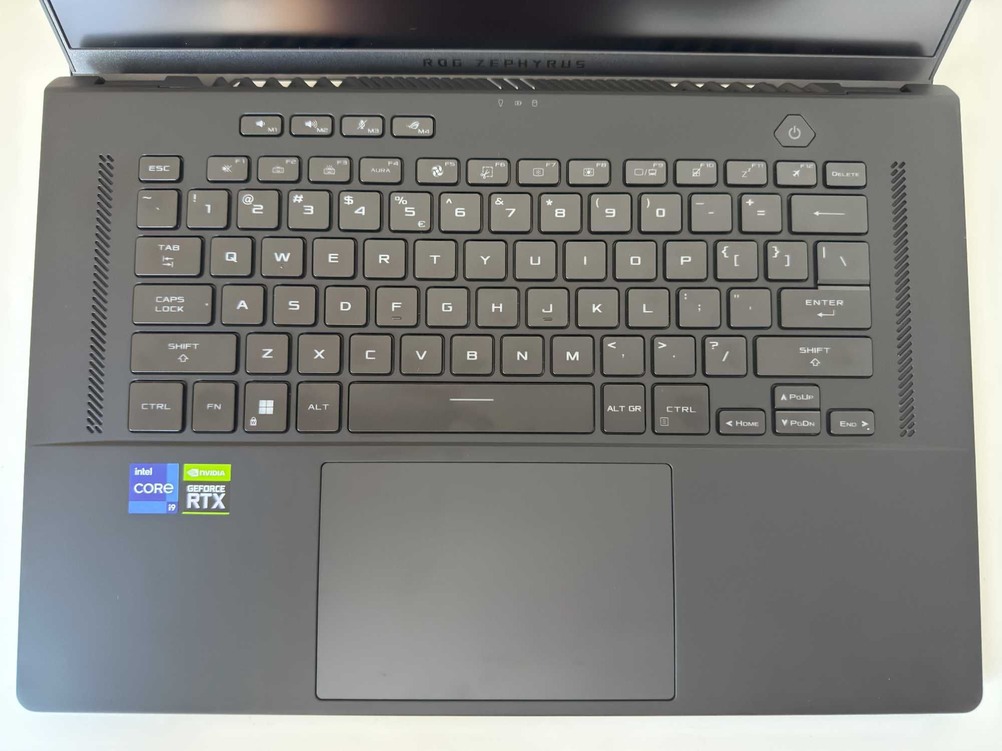 ASUS ROG Zephyrus M16 – Intel i9 12900H, RTX 3080 Ti, RAM: 32GB DDR5