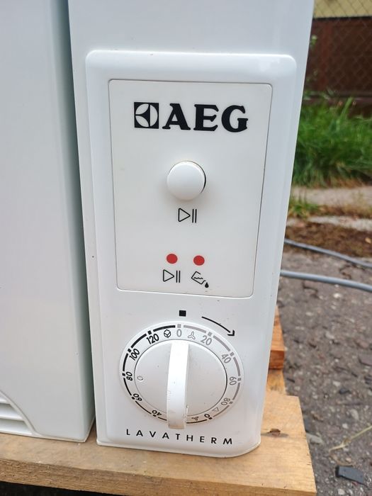 Suszarka do ubrań AEG kawalerka, małe mieszkanie. Stoi, wisi, działa.