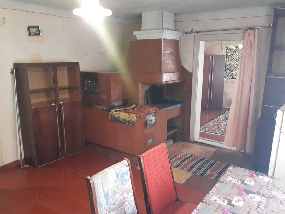 Продам житловий будинок з 30 сотих землі під ним