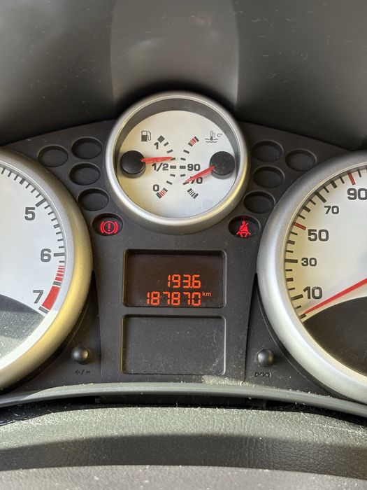 Peugeot 207 Sport 1.4 Gasolina 2008 - Fiável, económico e bem estimado