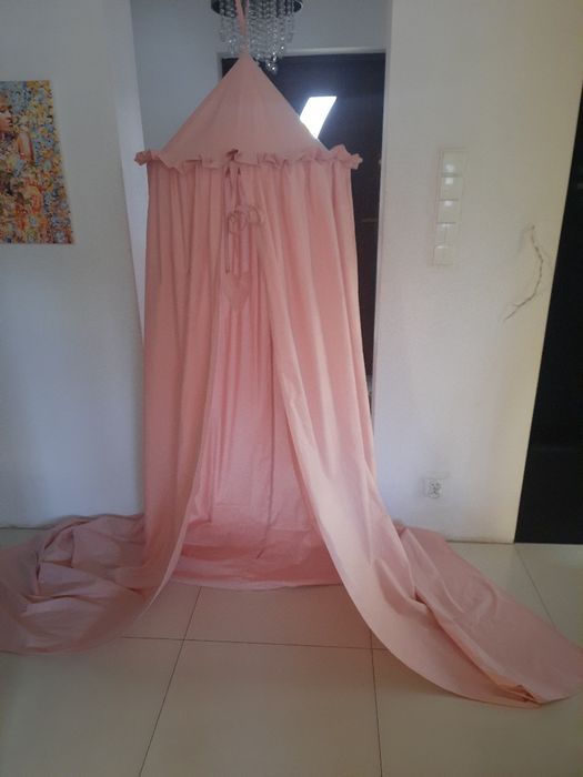 Baldachim zgaszony róż