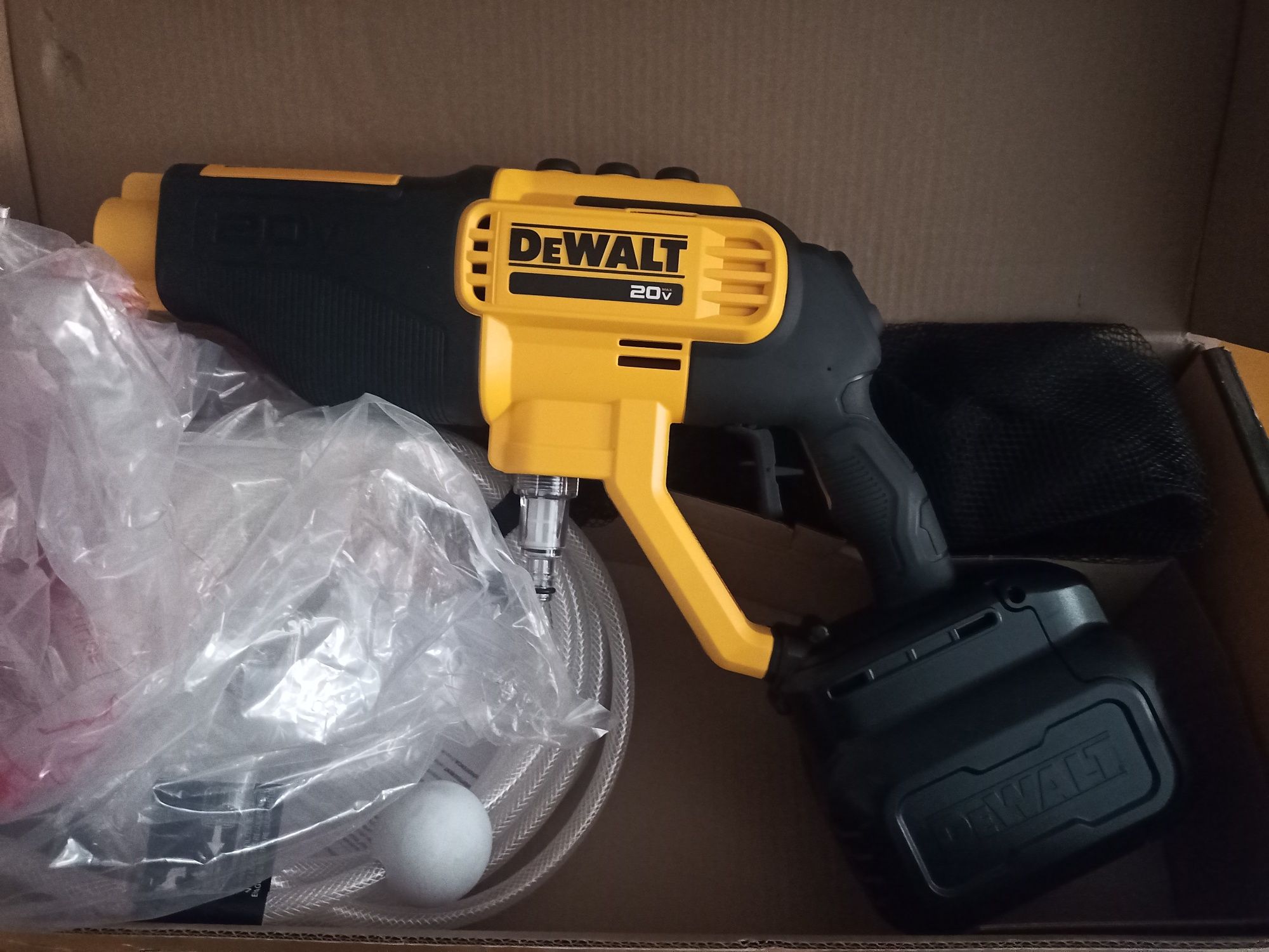 Dewalt DCPW 550b 20/18 v мойка аккумуляторна