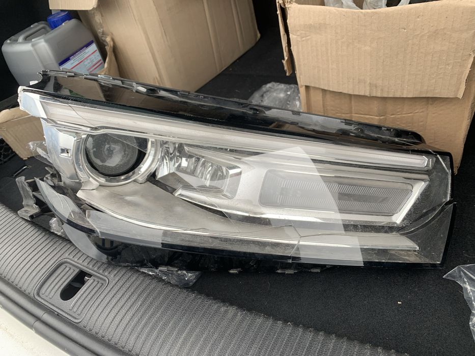 Передняя правая фара ксенон сша audi Q5 2020