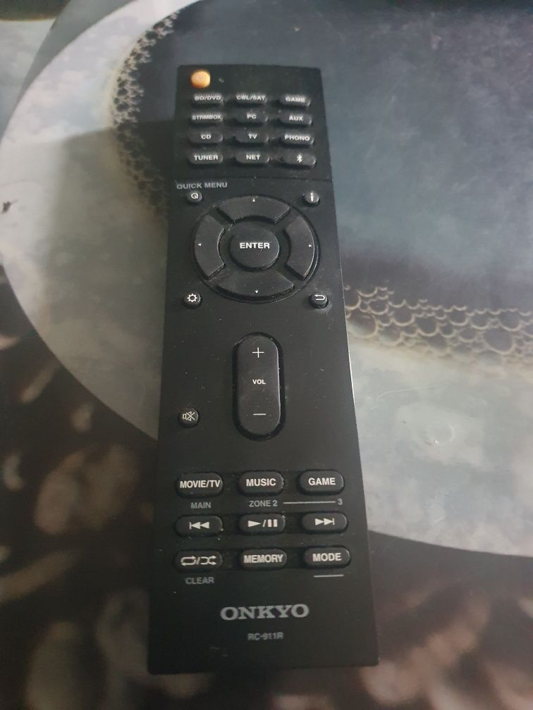 Amplituner Onkyo 676e