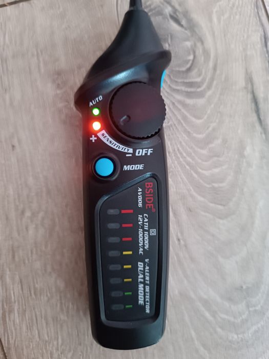 Директор напруги  AVD06