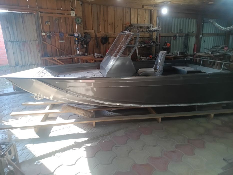 Продам моторний човен