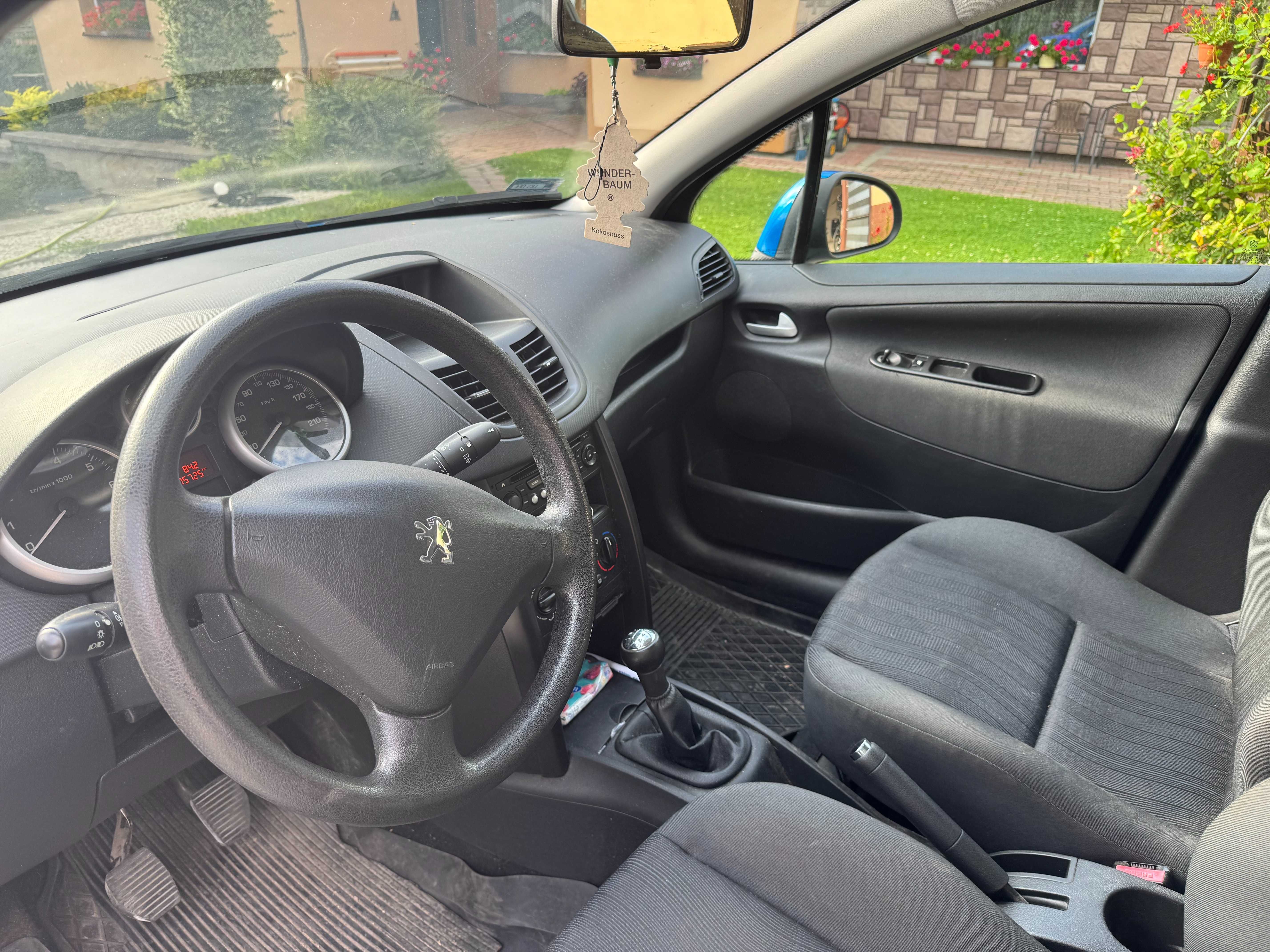 Sprzedam Peugeot 207 1.4 benzyna 2007 rok 75 tys km