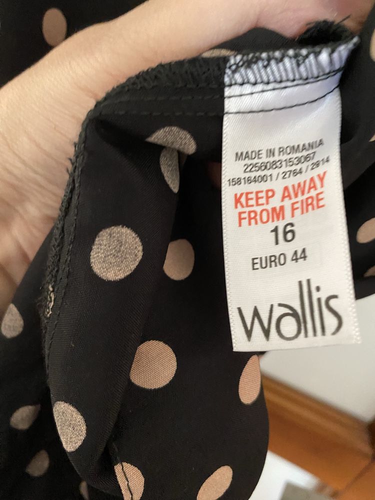 Sukienka Wallis czarna w kropki z metka