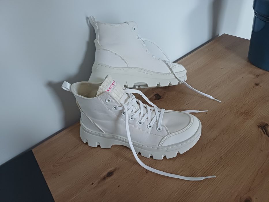 Buty Skechers rozmiar 40 trapery wysokie Ultra lekkie trampki jak nowe