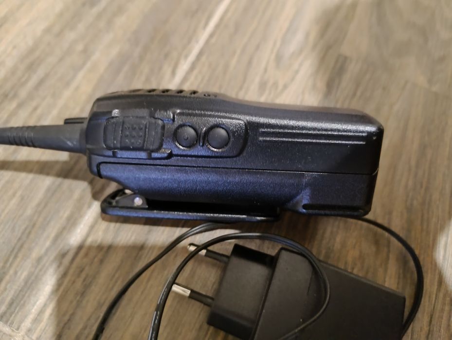 Рация Motorola vx-261