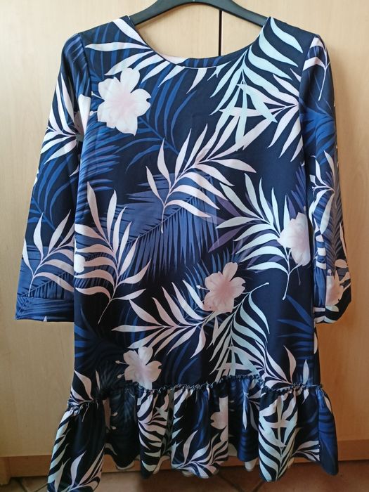 Lekko poszerzana sukienka w kwiaty