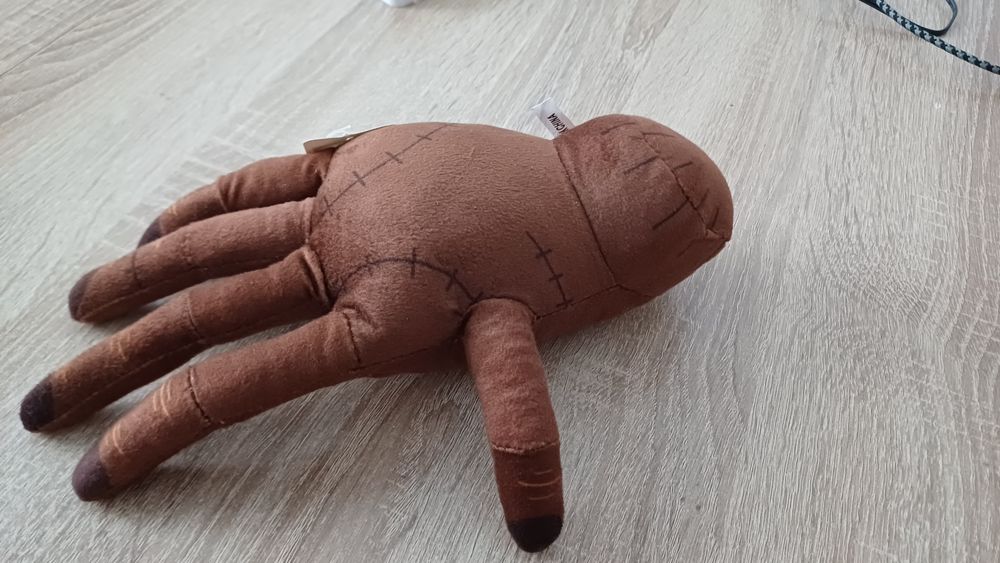 Nowa pluszowa Rączka... Z rodziny Adamsów.