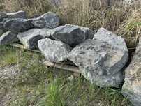 Głaz bazaltowy głazy ròzne rozmiary monolit monument Bolesławiec