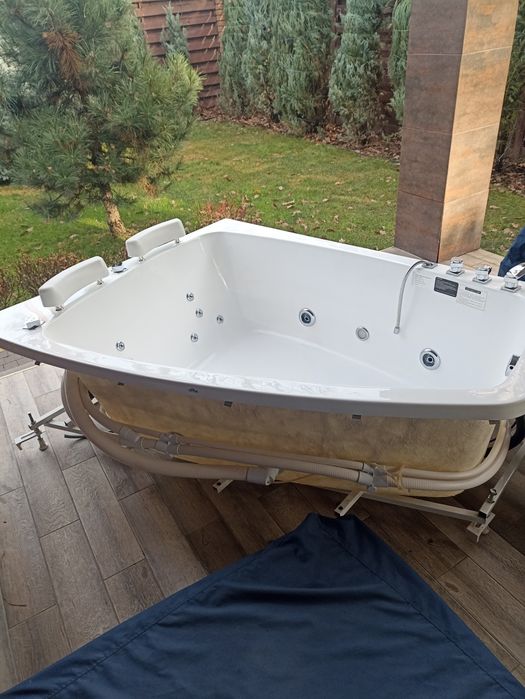 Продам ванну джакузі
