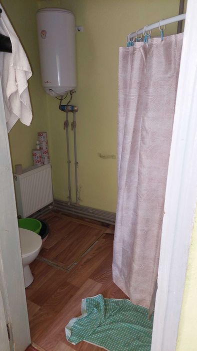 Продам два житлових будинки з великими ділянками які розташовані поряд