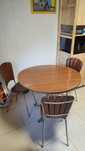 Vendo mesa com 4 cadeiras