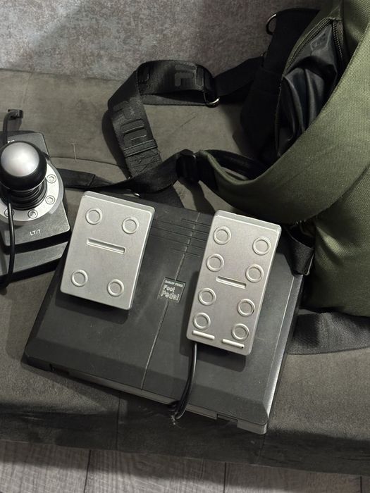 Ігрове кермо/руль Sven GC-W600 з КПП та педалями