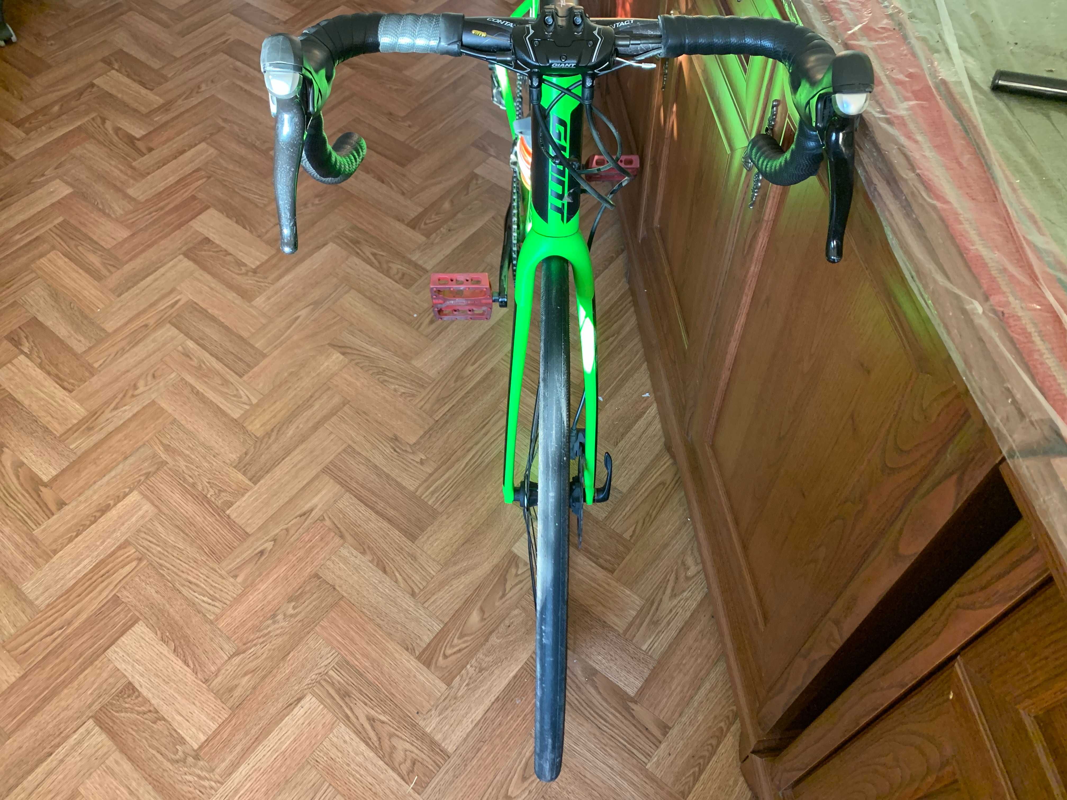 Велосипед Giant Defy Advanced 2 CARBON, гідравліка, безкамерка 32 мм.
