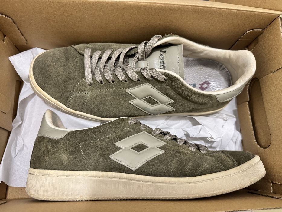 Tenis, sapatila, sapato Loto.