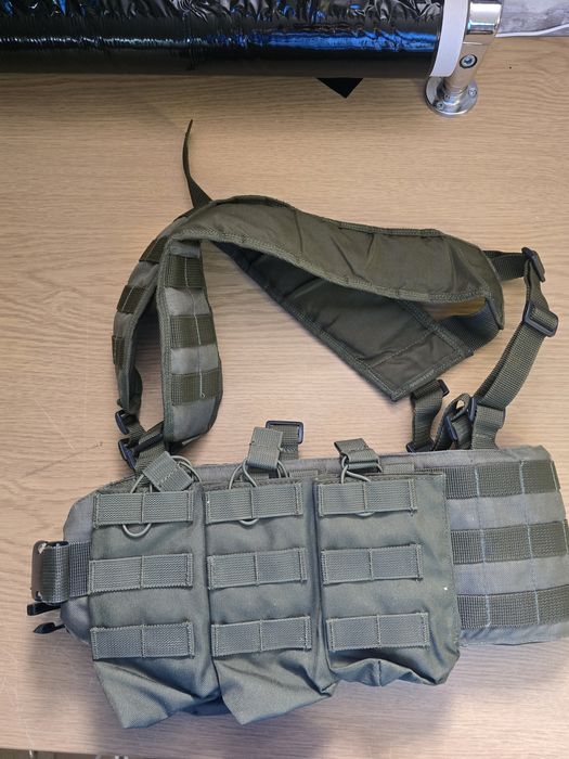 Pasoszelki Miwo wraz z ładownicami I torbą zrzutową