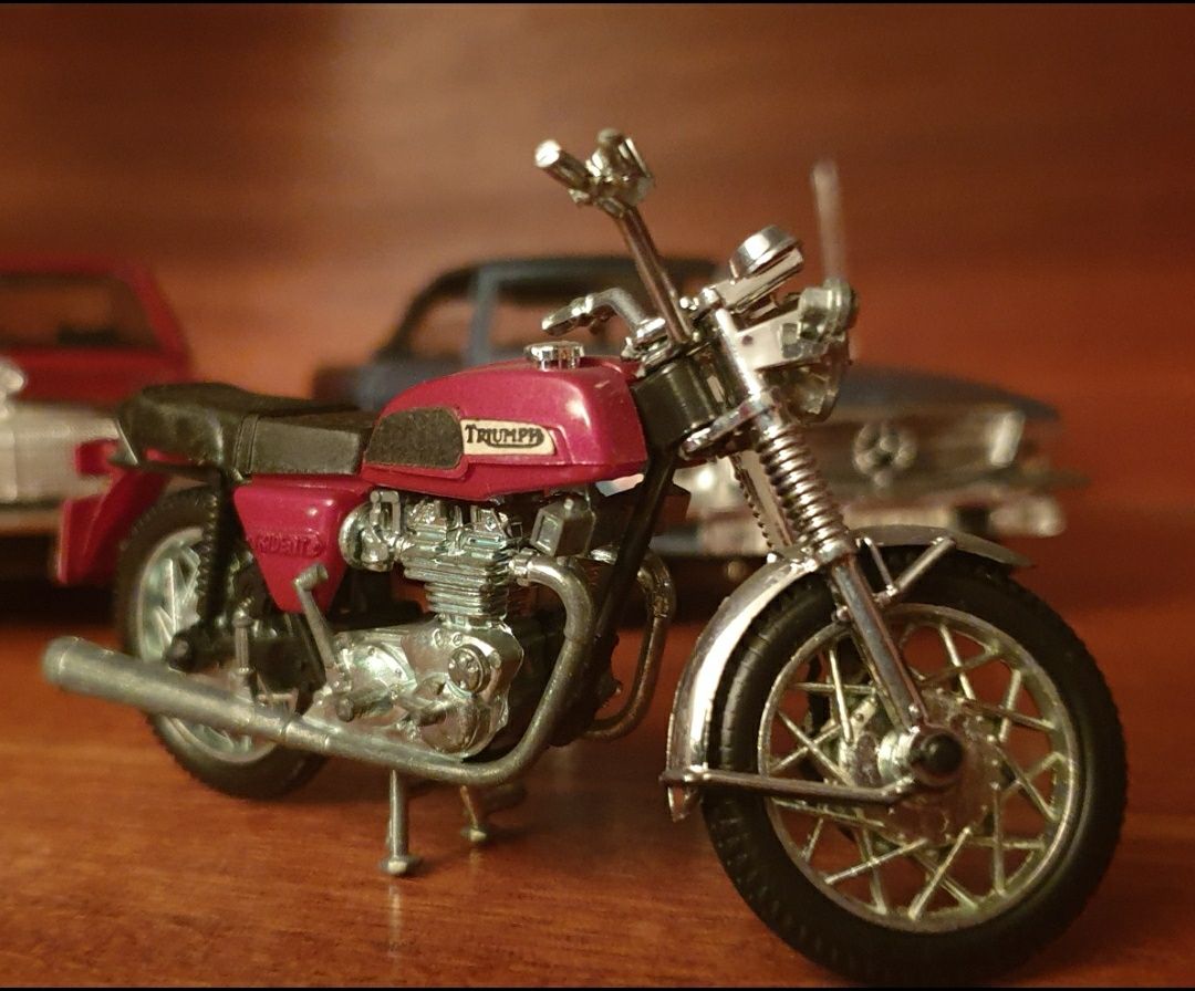 Politoys Polistil Triumph Trident skala 1:24