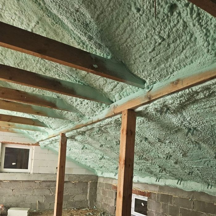 Ocieplenia Pianką, pianą PUR, termoizolacje natryskowe poddasza