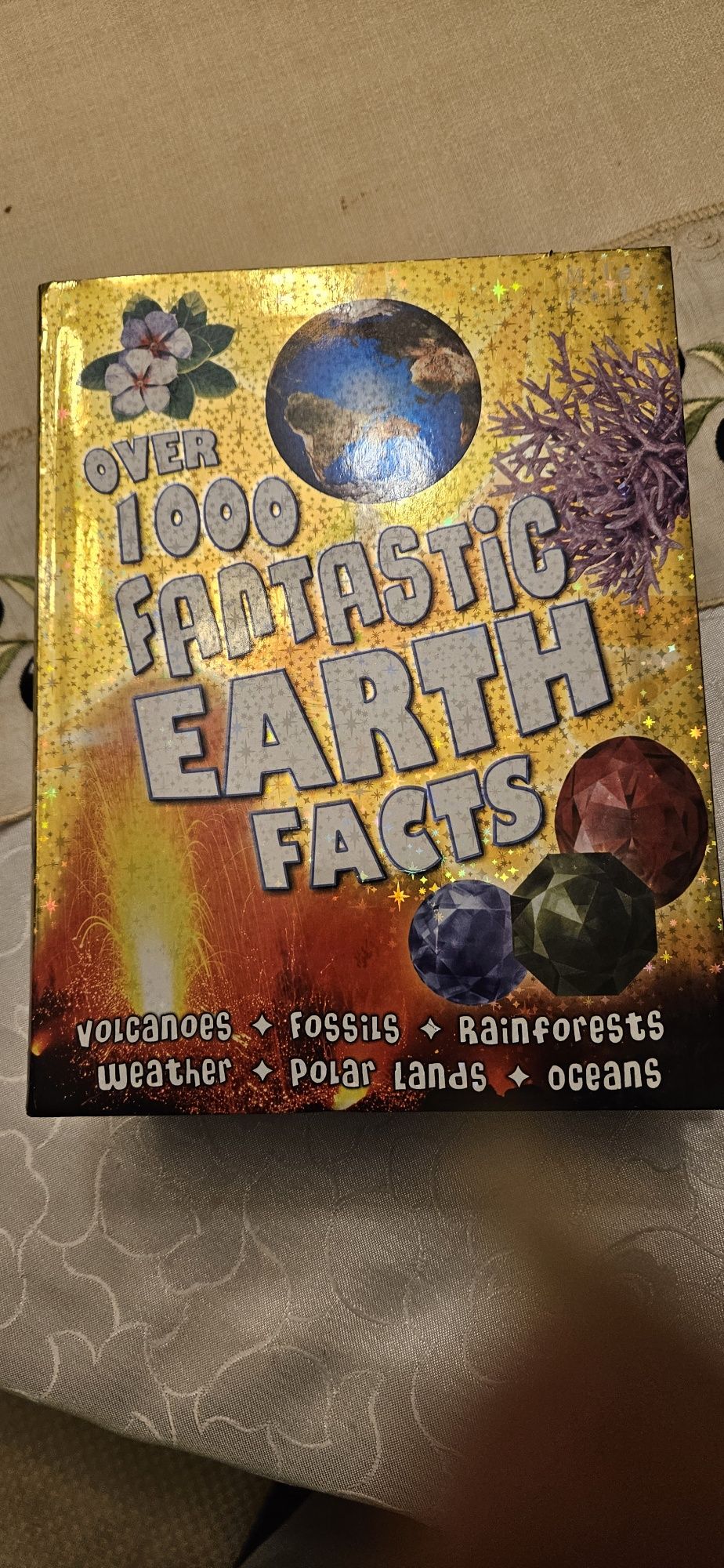 Po angielsku Over 1000 fantastic earth facts