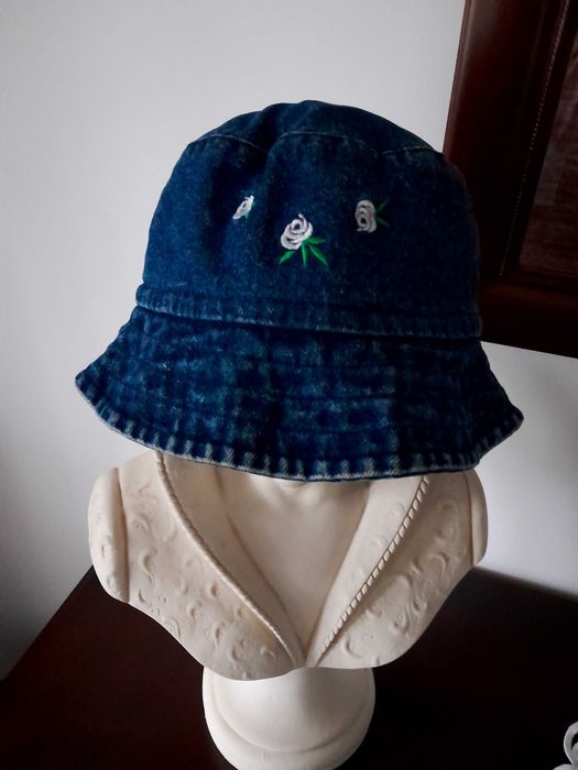Czapka dziewczęca jeansowa na polarze przejściowa kapelusz dżinsowy