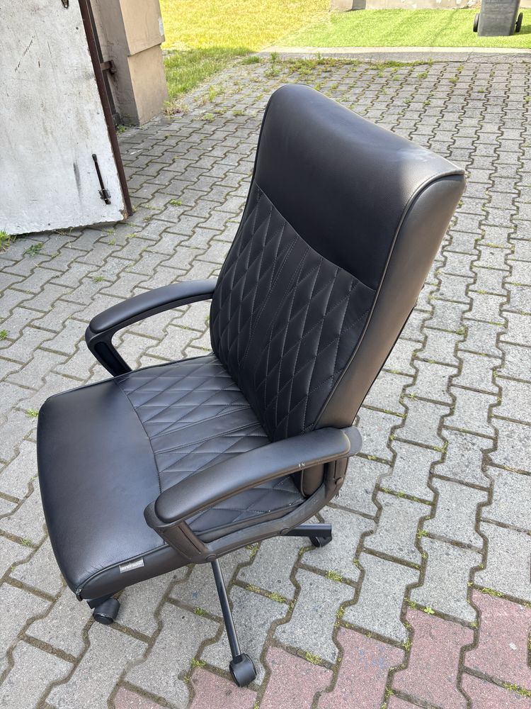 Krzeslo obrotowe mark adler stan bdb