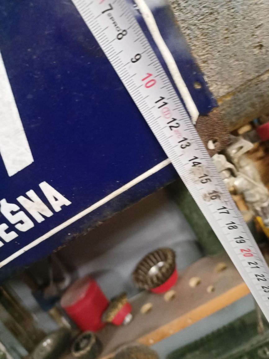 Stara tabliczka emaliowana numer domu PRL