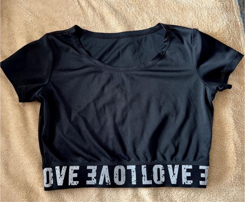 Топ спортивний чорний