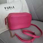 Torebka różowa skórzana Furla Swing