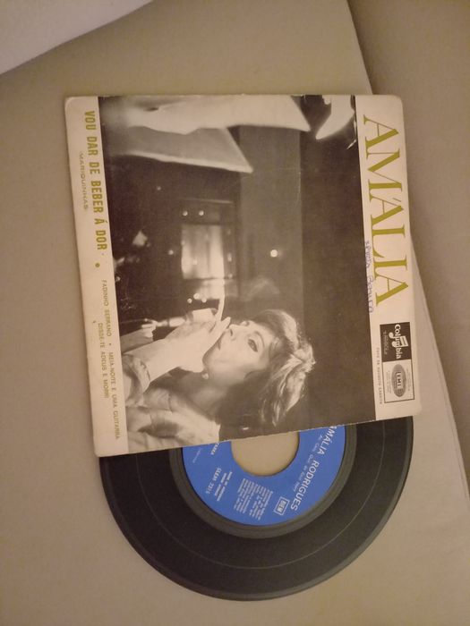 Vinil Amália Rodrigues " Vou dar de beber à Dor"