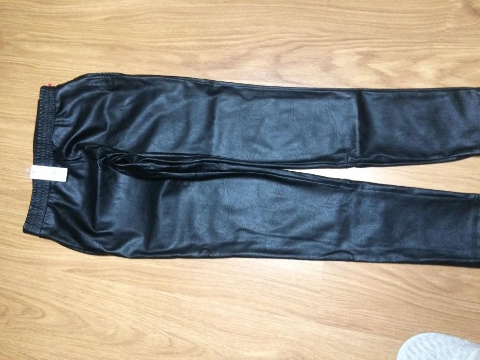 Calças de napa pretas novas com etiqueta tamanho S