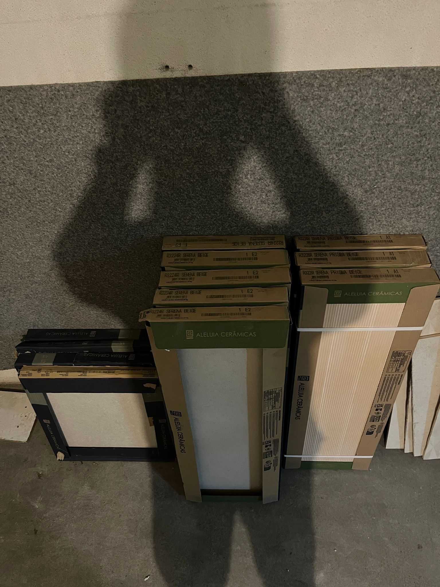 Azulejos: Serena Prisma Beige + Serena Beige + Eternal stone branco