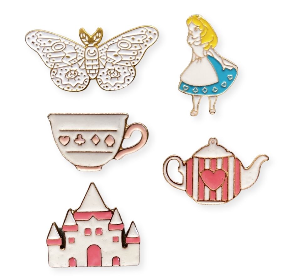 Pin znaczek przypinka Alicja w krainie czarów