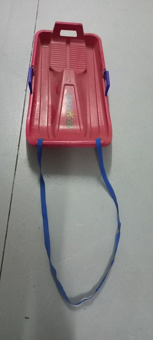 Trenós para a neve de criança