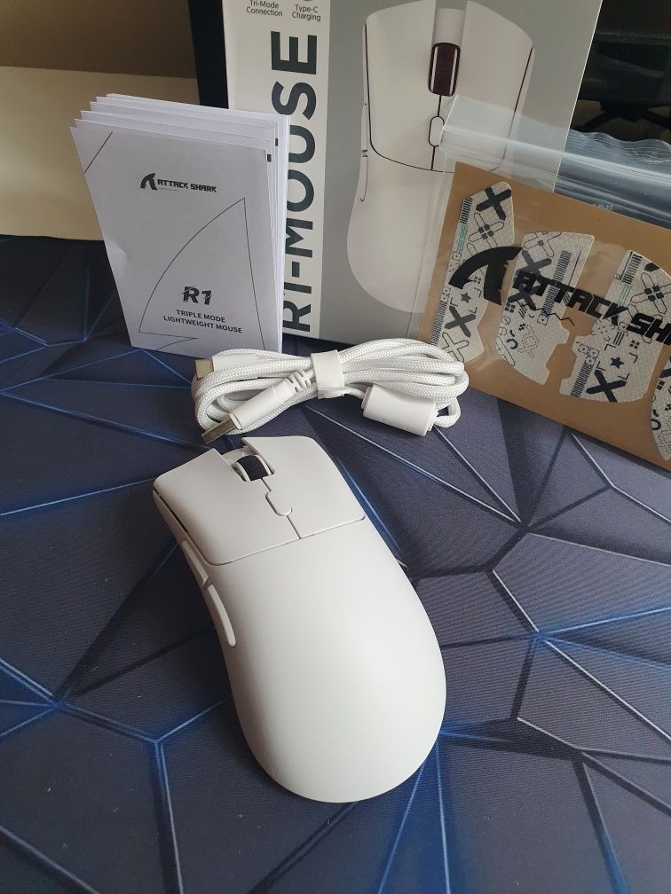 Нові ігрові мишки Attack Shark R1 бездротові PAW3311