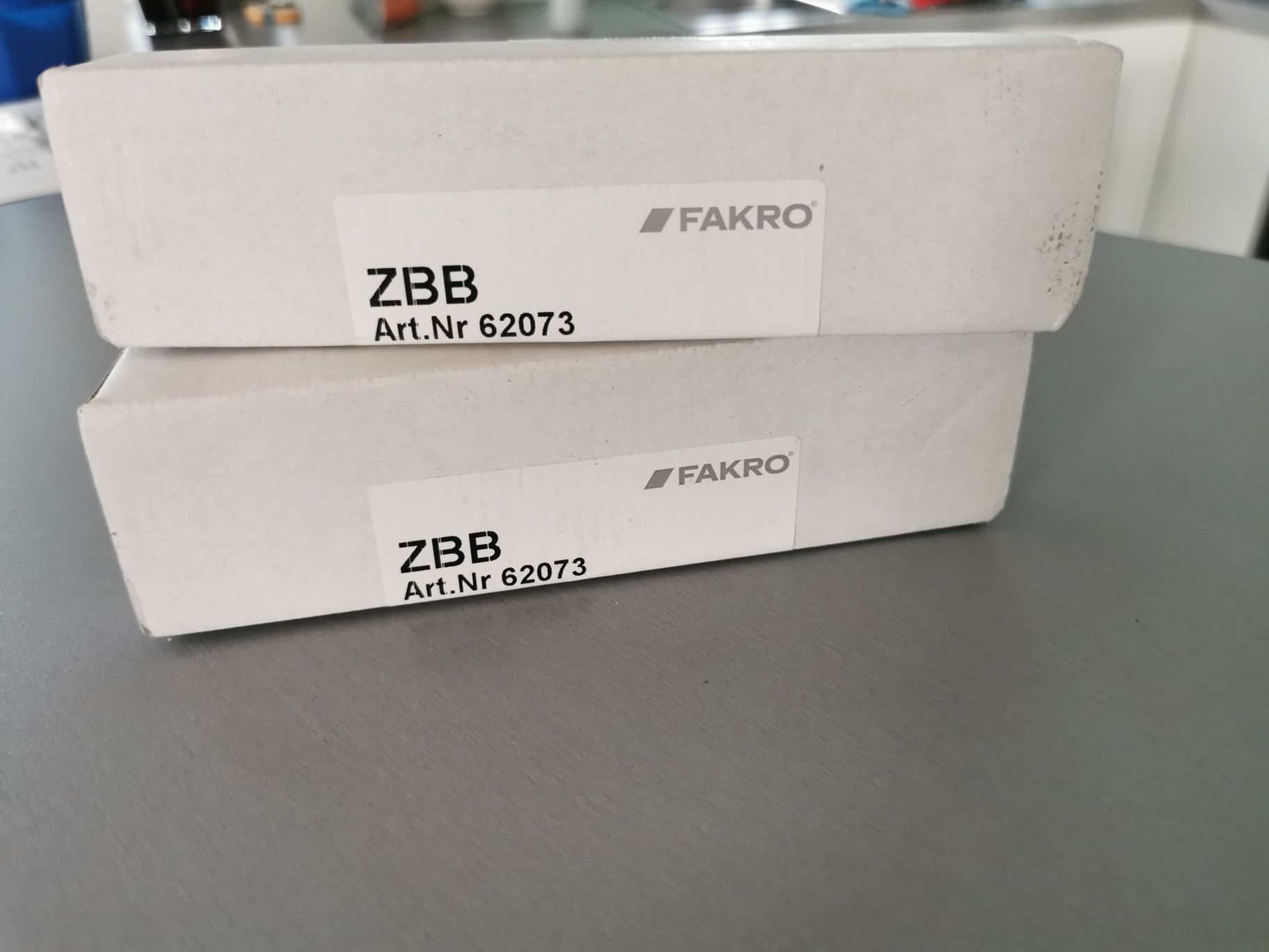 2x Fakro ZBB ogranicznik otwarcia okna dachowego do okien dachowych