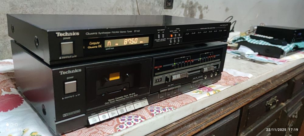 Dek cassetes e radio digital vintage a funcionar bem.